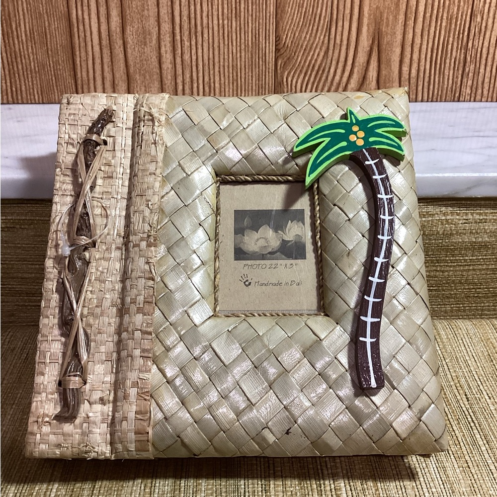 Woven Palm Photo Frame - Natural Straw with Green Palm Accent